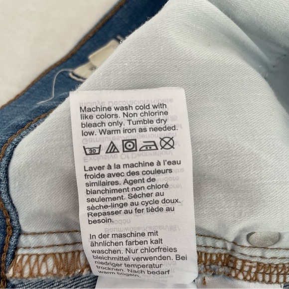 Madewell High-Rise Denim Shorts in Derby Wash: Button-Front Edition 15977 - Picture 10 of 11